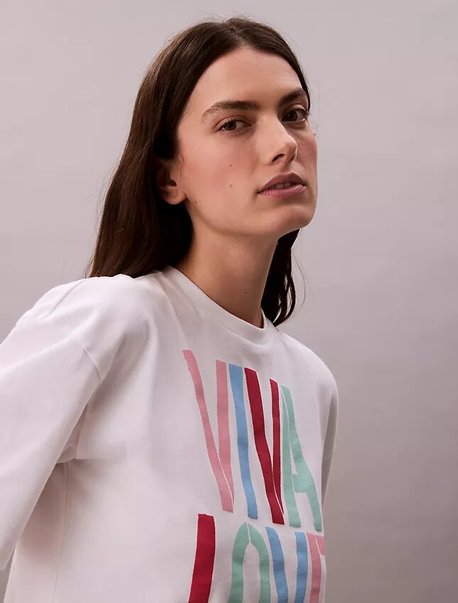 T-shirt curta e folgada Marc Hundley Pride Viva Love T-shirt curta e folgada Marc Hundley Pride Viva Love