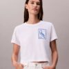 T-shirt curta e larga com logótipo em letra cursiva T-shirt curta e larga com logótipo em letra cursiva
