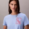 T-shirt curta e larga com logótipo em letra cursiva T-shirt curta e larga com logótipo em letra cursiva