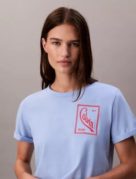 T-shirt curta e larga com logótipo em letra cursiva
