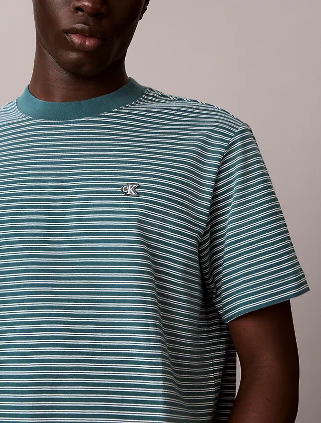 T-shirt de corte descontraído com riscas T-shirt de corte descontraído com riscas