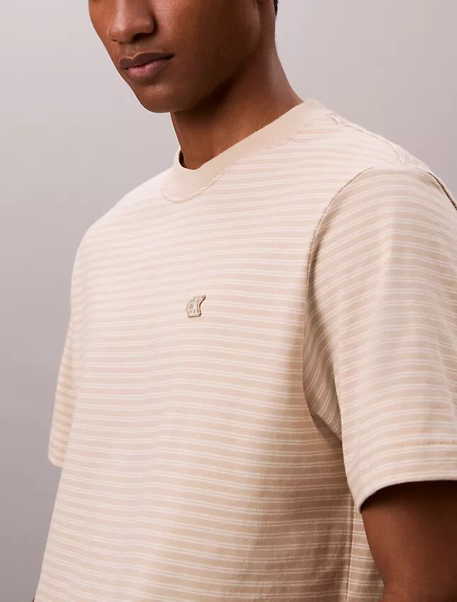 T-shirt de corte descontraído com riscas T-shirt de corte descontraído com riscas
