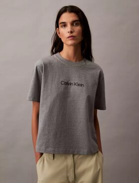 T-shirt de gola redonda com corte largo e logótipo padrão
