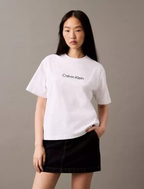 T-shirt de gola redonda com corte largo e logótipo padrão