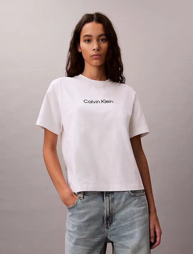 T-shirt de gola redonda com corte largo e logótipo padrão T-shirt de gola redonda com corte largo e logótipo padrão