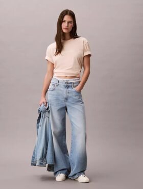 T-shirt de gola redonda com corte largo e logótipo padrão