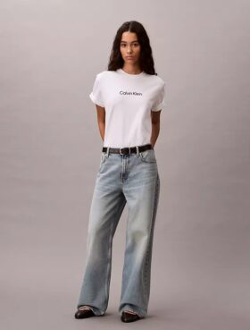 T-shirt de gola redonda com corte largo e logótipo padrão