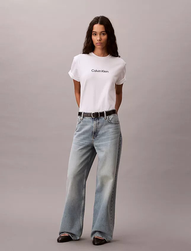 T-shirt de gola redonda com corte largo e logótipo padrão T-shirt de gola redonda com corte largo e logótipo padrão