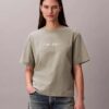 T-shirt de gola redonda com corte largo e logótipo padrão T-shirt de gola redonda com corte largo e logótipo padrão