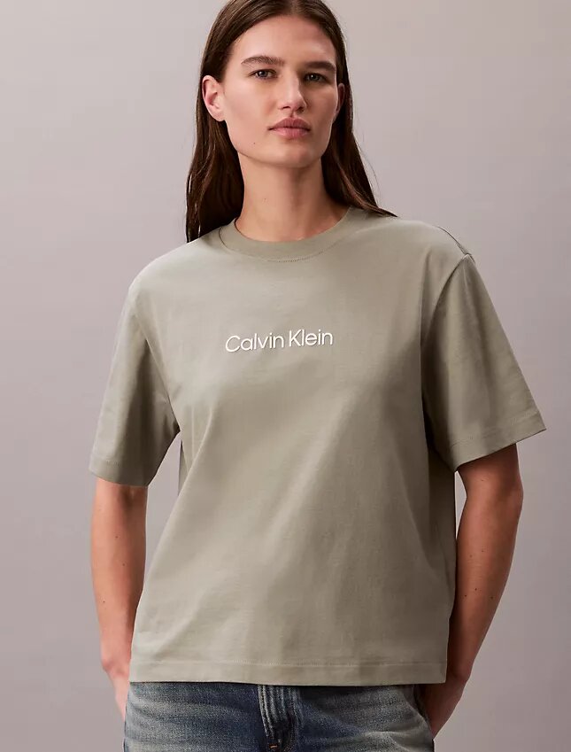 T-shirt de gola redonda com corte largo e logótipo padrão T-shirt de gola redonda com corte largo e logótipo padrão