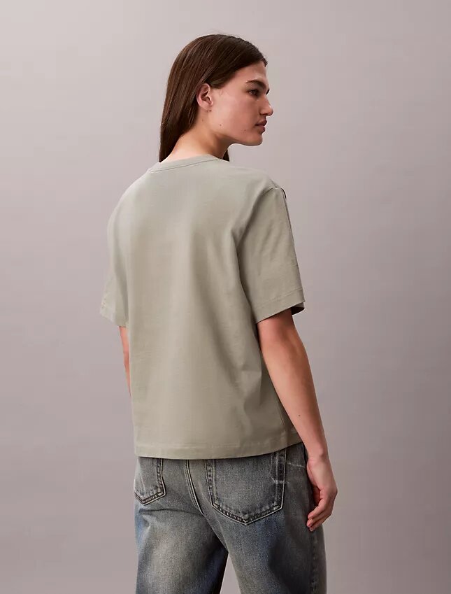 T-shirt de gola redonda com corte largo e logótipo padrão T-shirt de gola redonda com corte largo e logótipo padrão