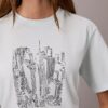 T-shirt de gola redonda com grafismo de paisagem urbana