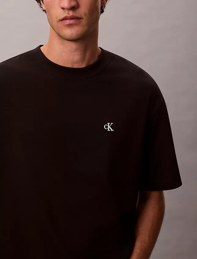 T-shirt de gola redonda descontraída com logótipo de arquivo T-shirt de gola redonda descontraída com logótipo de arquivo