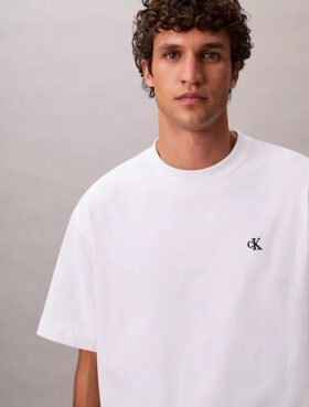 T-shirt de gola redonda descontraída com logótipo de arquivo