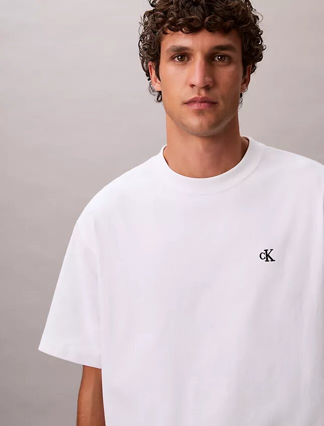 T-shirt de gola redonda descontraída com logótipo de arquivo T-shirt de gola redonda descontraída com logótipo de arquivo