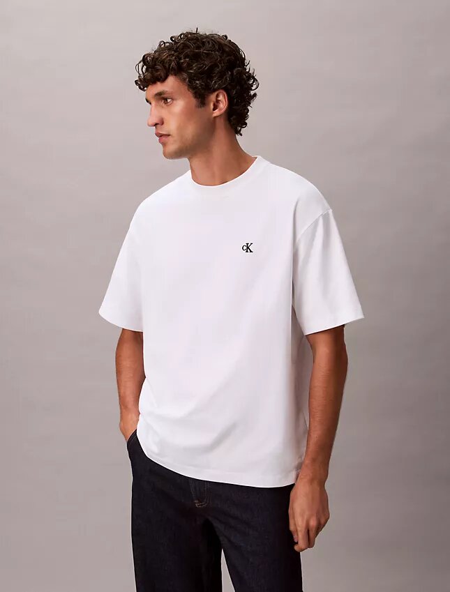 T-shirt de gola redonda descontraída com logótipo de arquivo T-shirt de gola redonda descontraída com logótipo de arquivo