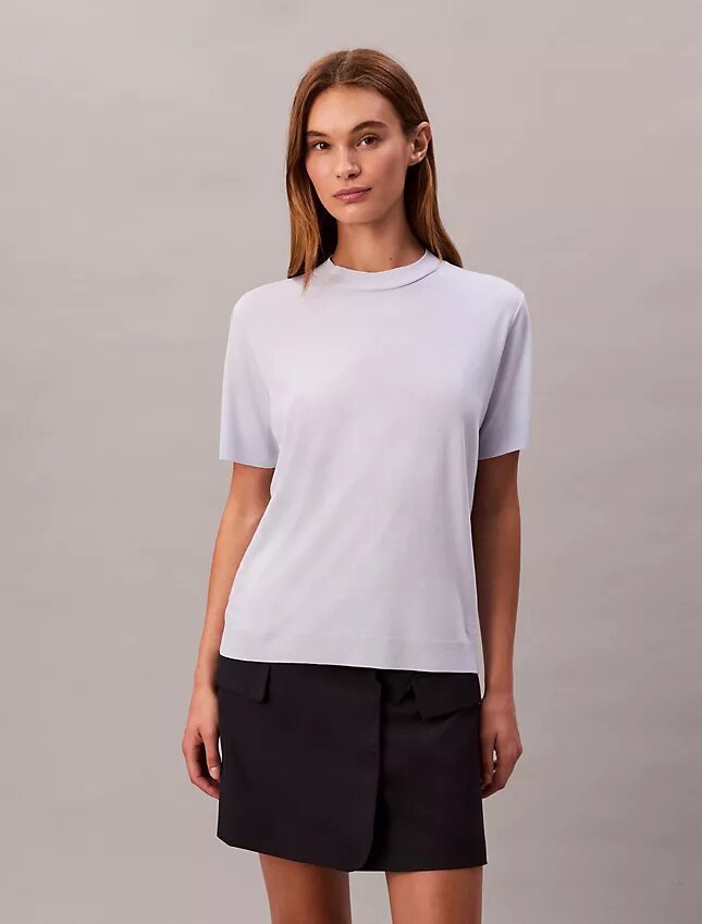 T-shirt de malha fina com gola alta T-shirt de malha fina com gola alta