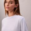 T-shirt de malha fina com gola alta T-shirt de malha fina com gola alta