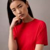 T-shirt de malha fina com gola alta T-shirt de malha fina com gola alta