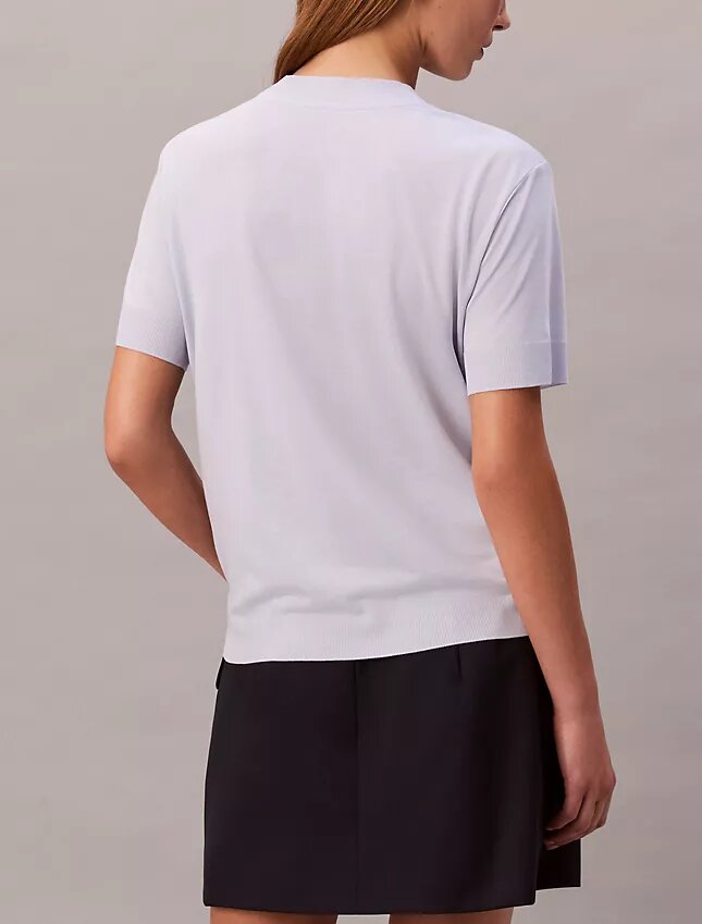 T-shirt de malha fina com gola alta T-shirt de malha fina com gola alta