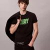T-shirt descontraída com estampado muito marcante T-shirt descontraída com estampado muito marcante