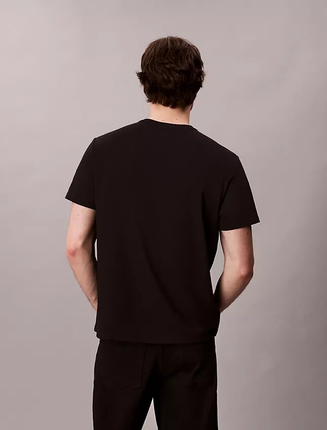 T-shirt descontraída com estampado muito marcante T-shirt descontraída com estampado muito marcante