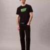 T-shirt descontraída com estampado muito marcante T-shirt descontraída com estampado muito marcante