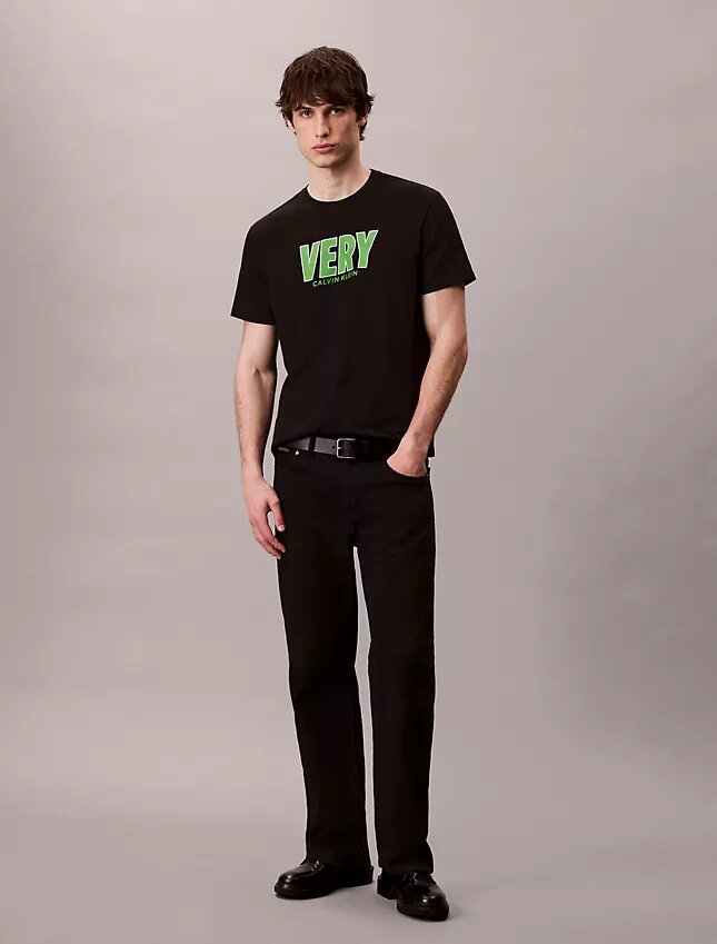 T-shirt descontraída com estampado muito marcante T-shirt descontraída com estampado muito marcante