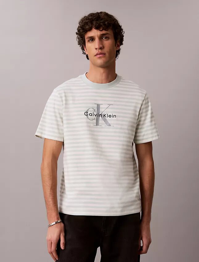 T-shirt Descontraída com Listras Monogram T-shirt Descontraída com Listras Monogram