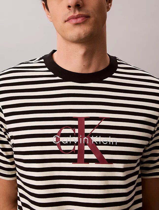 T-shirt Descontraída com Listras Monogram T-shirt Descontraída com Listras Monogram