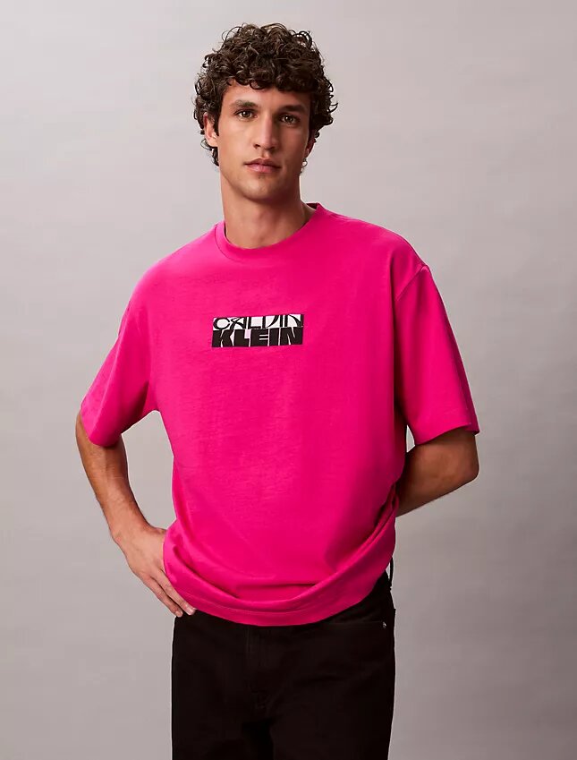 T-shirt Descontraída com Logótipo em Bloco T-shirt Descontraída com Logótipo em Bloco