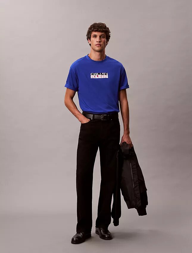 T-shirt Descontraída com Logótipo em Bloco T-shirt Descontraída com Logótipo em Bloco