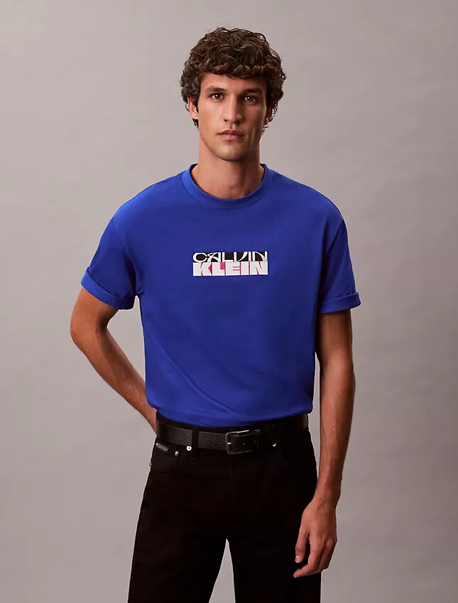 T-shirt Descontraída com Logótipo em Bloco T-shirt Descontraída com Logótipo em Bloco