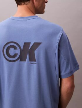 T-shirt Descontraída com Logótipo em Piqué Refrescante