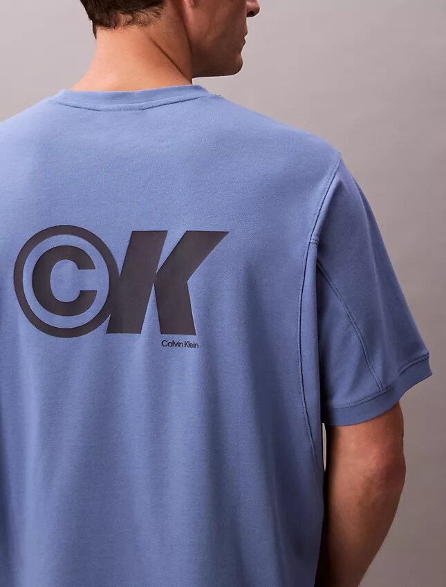 T-shirt Descontraída com Logótipo em Piqué Refrescante T-shirt Descontraída com Logótipo em Piqué Refrescante