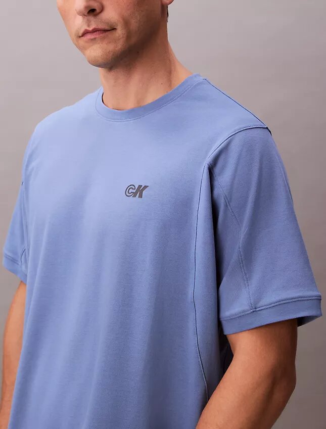 T-shirt Descontraída com Logótipo em Piqué Refrescante T-shirt Descontraída com Logótipo em Piqué Refrescante