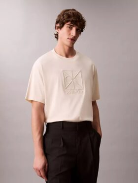T-shirt Descontraída com Logótipo Emblema