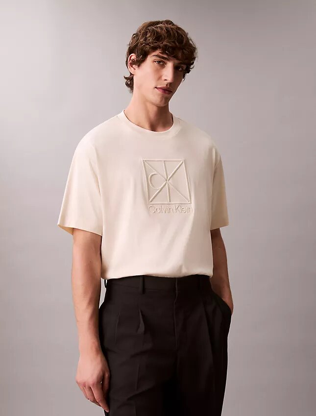 T-shirt Descontraída com Logótipo Emblema T-shirt Descontraída com Logótipo Emblema