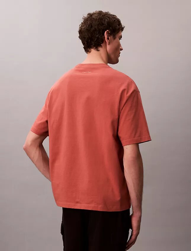 T-shirt Descontraída com Logótipo Emblema T-shirt Descontraída com Logótipo Emblema