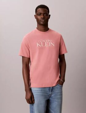 T-shirt Descontraída com Logótipo Gráfico
