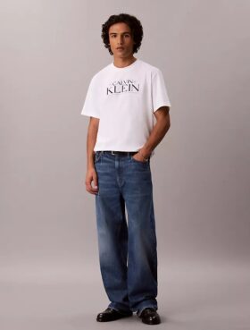 T-shirt Descontraída com Logótipo Gráfico