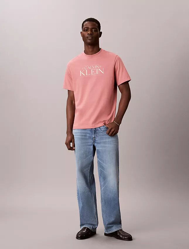 T-shirt Descontraída com Logótipo Gráfico T-shirt Descontraída com Logótipo Gráfico