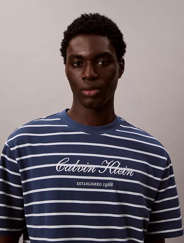 T-shirt Descontraída com Logótipo Listrado T-shirt Descontraída com Logótipo Listrado