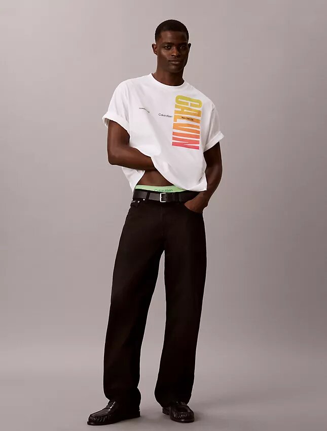 T-shirt Descontraída com Logótipo Ousado Pride T-shirt Descontraída com Logótipo Ousado Pride