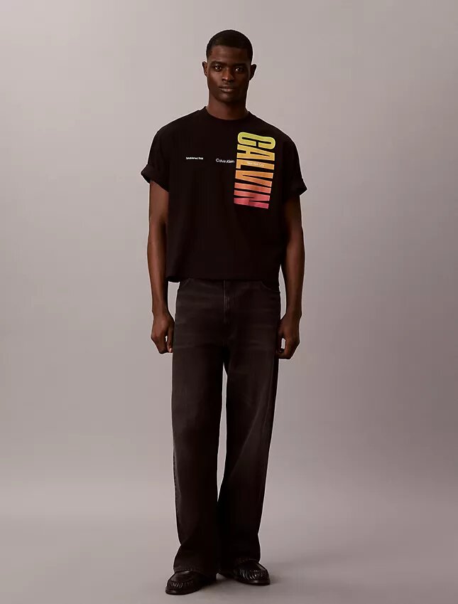 T-shirt Descontraída com Logótipo Ousado Pride T-shirt Descontraída com Logótipo Ousado Pride