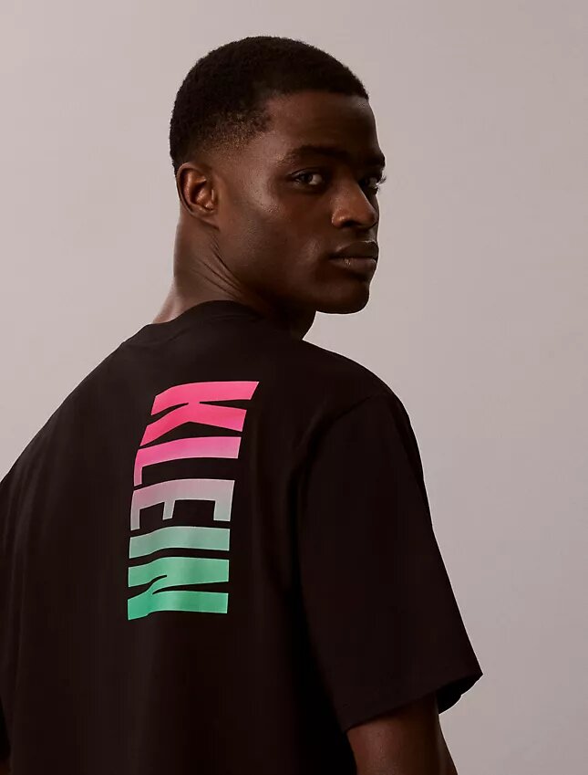 T-shirt Descontraída com Logótipo Ousado Pride T-shirt Descontraída com Logótipo Ousado Pride
