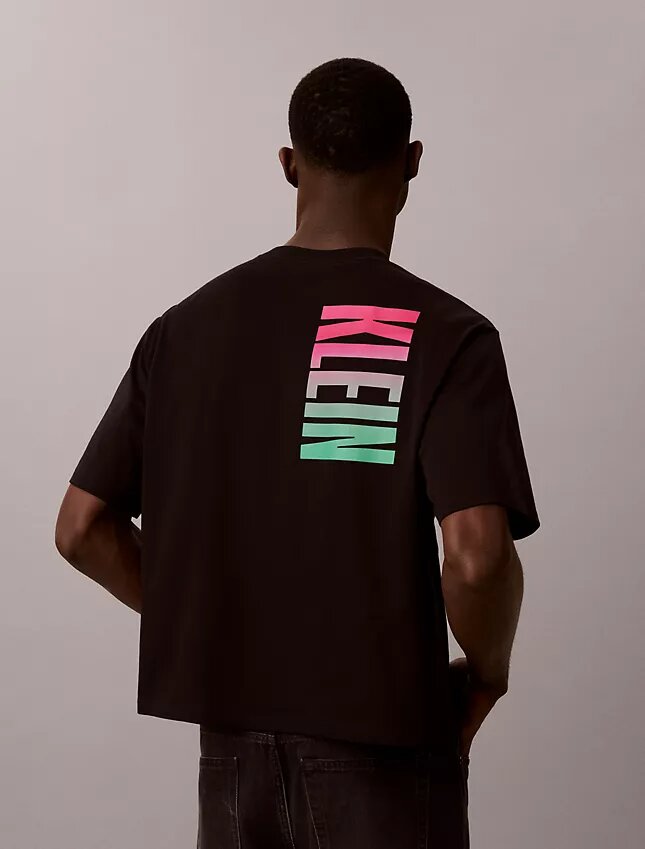 T-shirt Descontraída com Logótipo Ousado Pride T-shirt Descontraída com Logótipo Ousado Pride