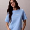 T-shirt Descontraída com Logótipo Padrão T-shirt Descontraída com Logótipo Padrão