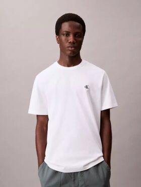 T-shirt Descontraída com Monogram Bordado