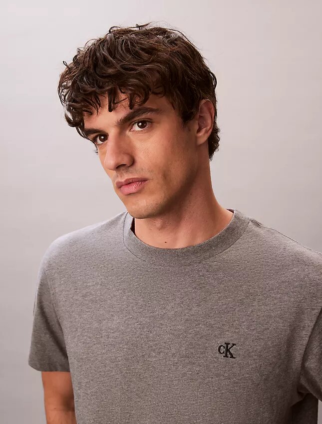 T-shirt Descontraída com Monogram Bordado T-shirt Descontraída com Monogram Bordado